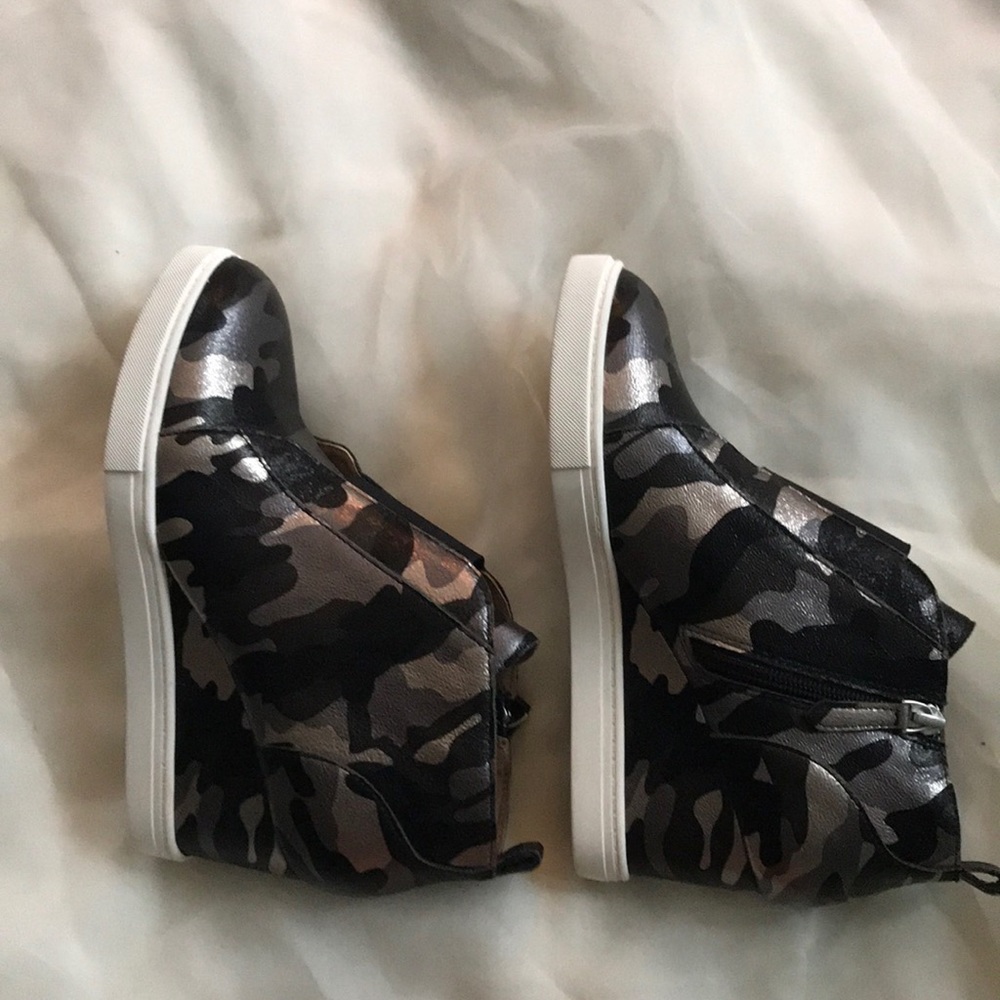 Linea Paolo Camo Wedges